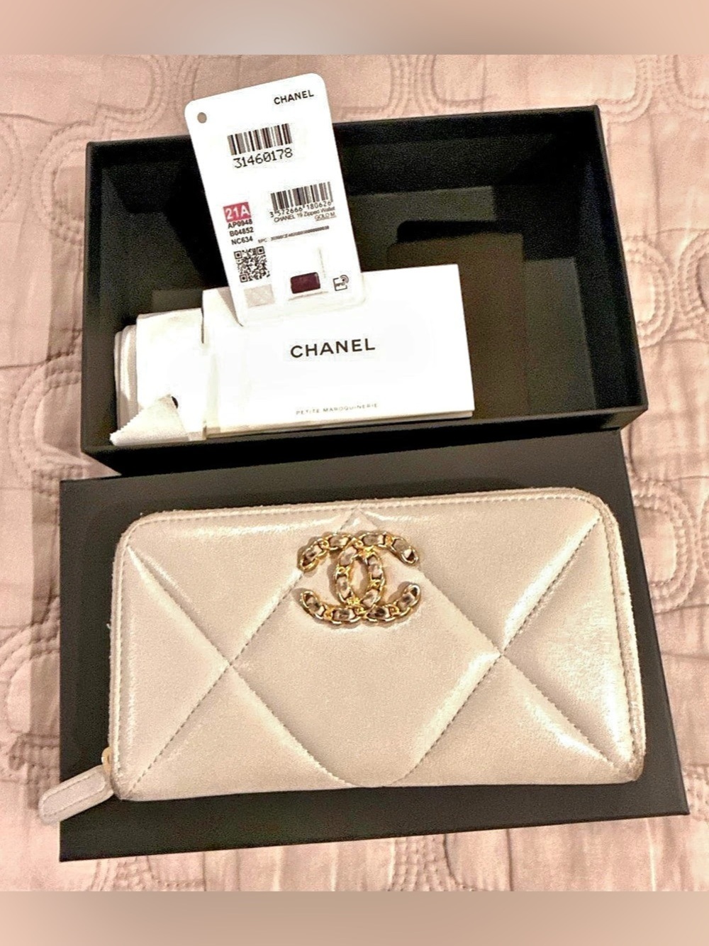 CHANEL 19 Quilted Zip Around Coin Purse Wallet Full Set